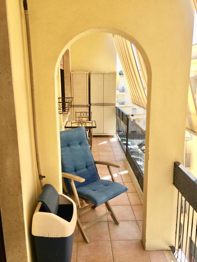 Casa Delfino - Appartamento Centro Storico A Due Passi Dalla Spiaggia & Mare, Porto & Ferrovia Civitavecchia Exterior foto